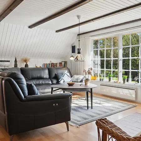 Three-bedroom In Semesterbostad