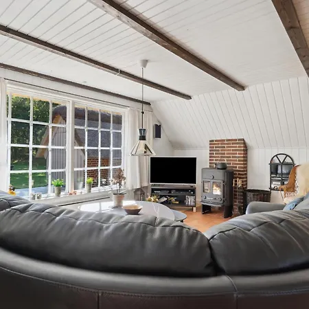 Three-bedroom In Holiday home