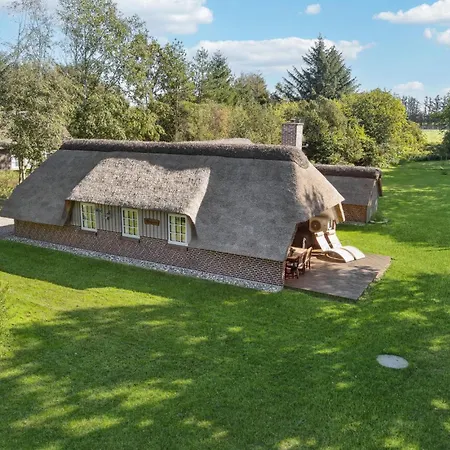 Holiday home Three-bedroom In